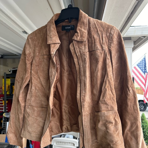 Beautiful suede blazer - Picture 2 of 2